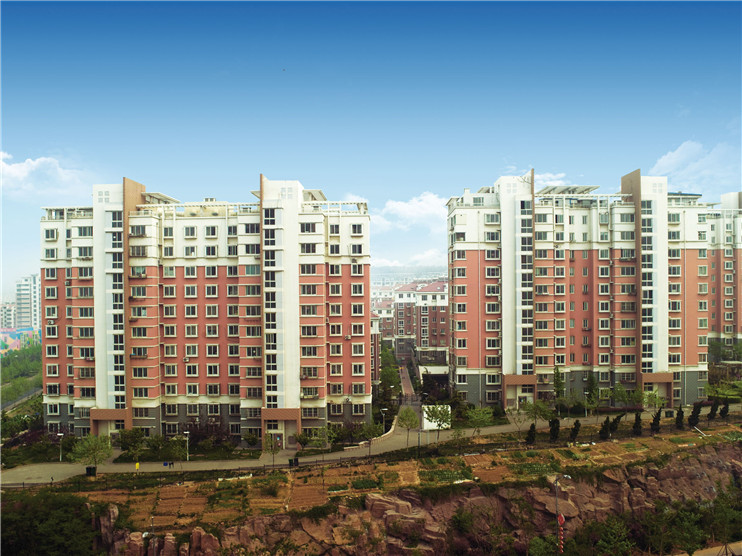 浮新小區，被評為“山東省建筑工程質量泰山杯”、“青島市建筑施工安全文明示范工地”
